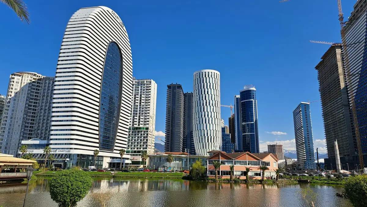 Batumi Real Estate: Rendimenti, Rischi, Opportunità